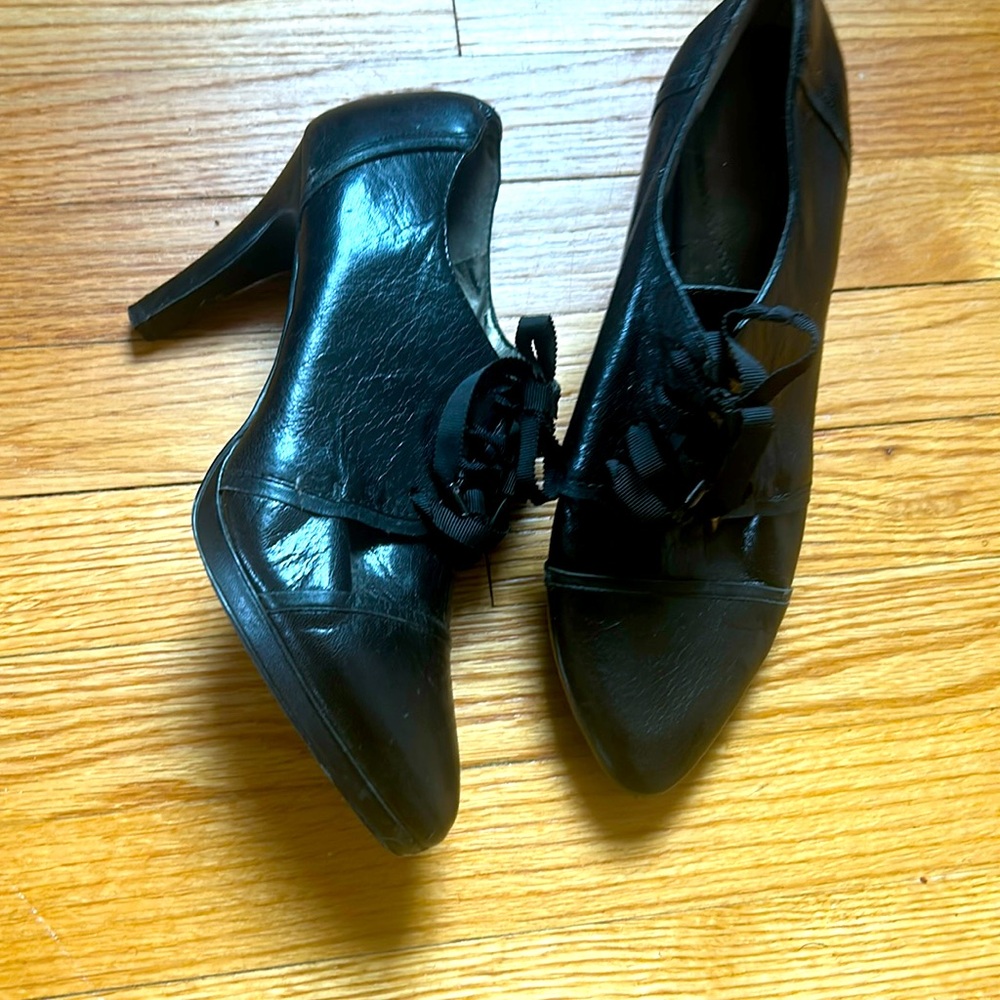 Tahari Grace 4” heels, size 9.5